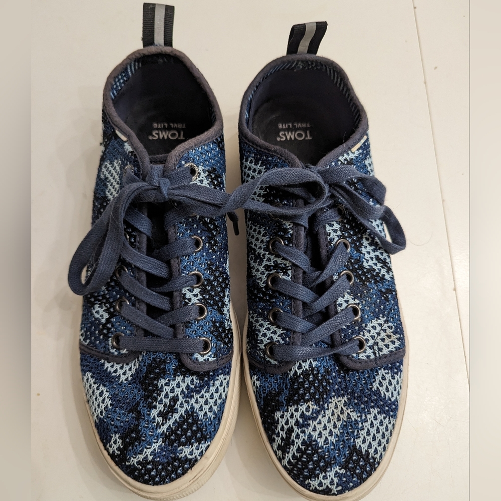 Toms Lace Up Shoes